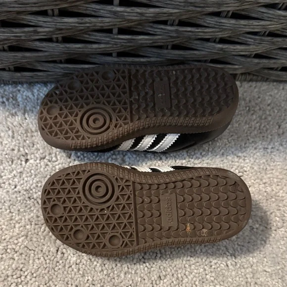 Adidas Toddler / Little Kids Black and White Samba Sneakers - Picture 6 of 6